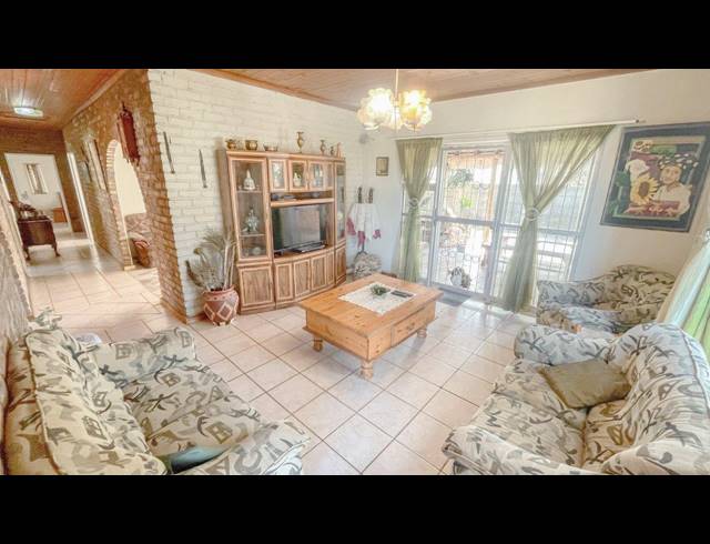 3 BEDROOM HOUSE RENTED IN BLUEWATER BAY